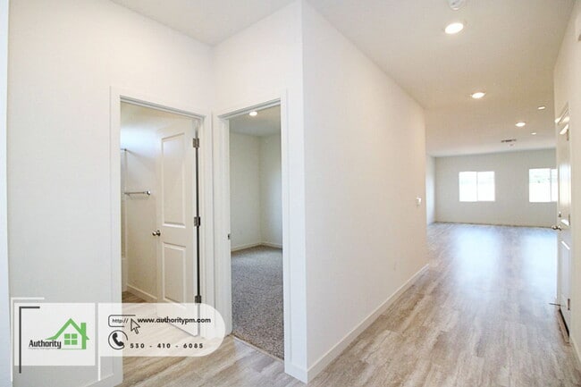 Building Photo - 2839 Hopkins Ave