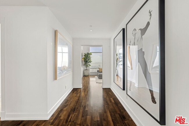 Building Photo - 900 W Olympic Blvd