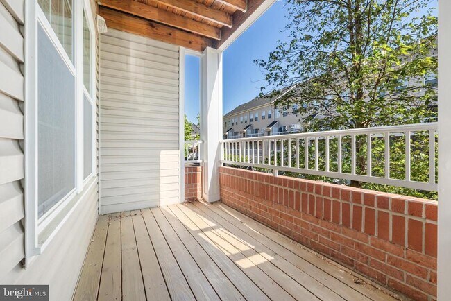 Building Photo - 4951 Brenman Park Dr