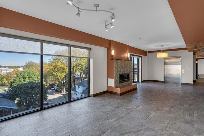 Building Photo - 1200 E Walnut St