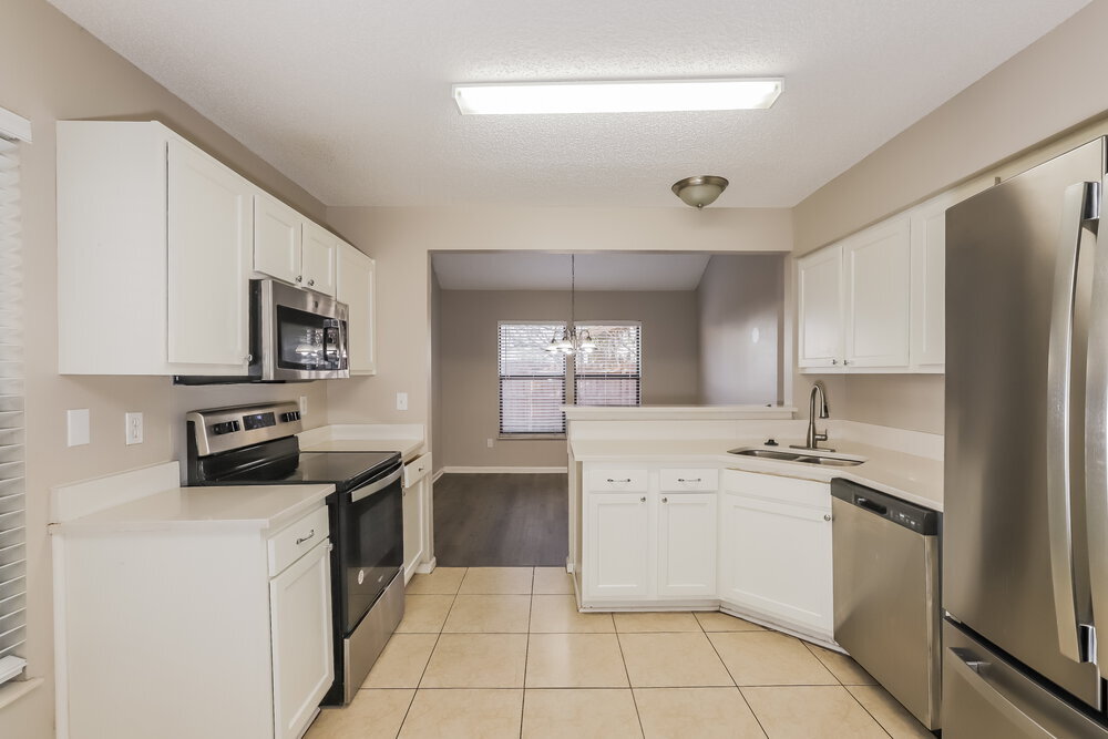Building Photo - 2416 Kenwick Dr