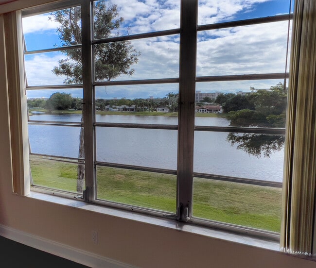 Building Photo - 3049 N Course Ln