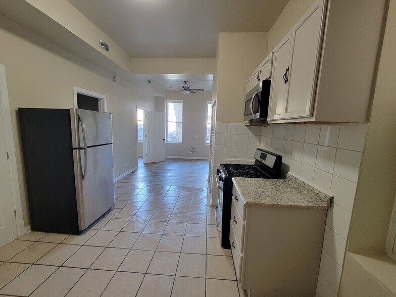 Building Photo - 1107 N Hermitage Ave