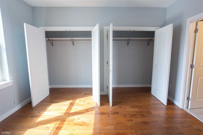 Building Photo - 2 br, 2 bath 4plex - 1926 BROWN ST Unit 3