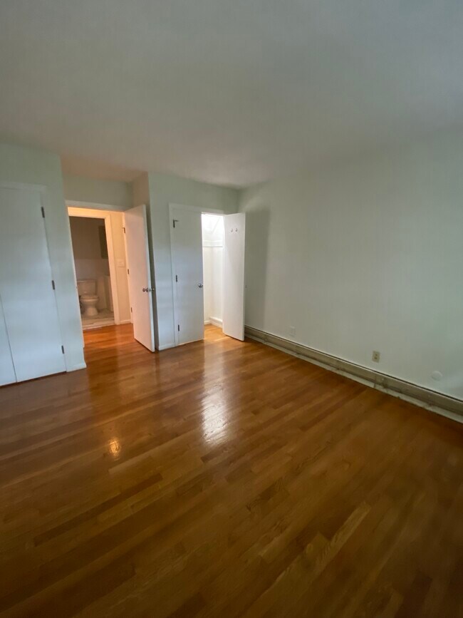 Building Photo - 260 Mt Auburn St