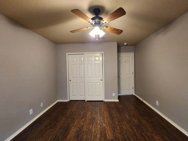 Building Photo - No Carpet / Storage Shed / Back Patio  /  ...