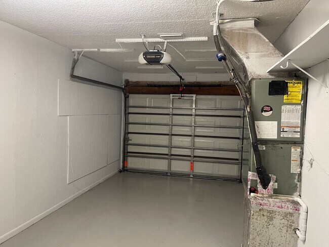 Building Photo - 2 BEDROOMS 1 BATHROOM IN AREA OF RIVERLAND