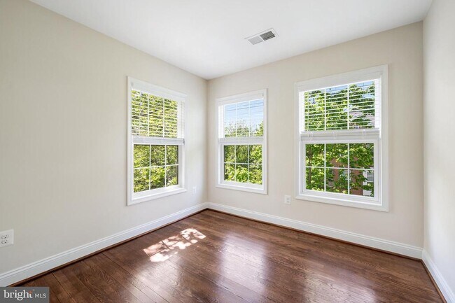 Building Photo - 8341 Broderick Cir