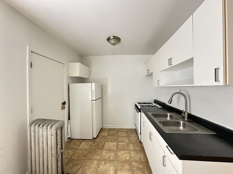 Building Photo - 2332 N Spaulding Ave