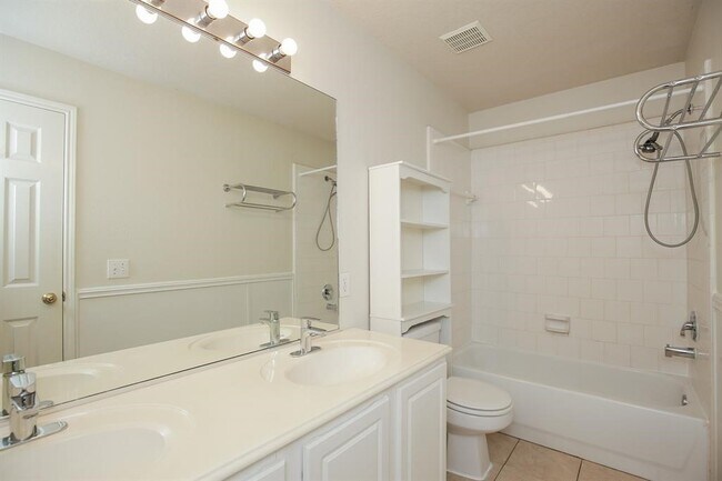 Building Photo - 20502 Pioneer Bend Ct