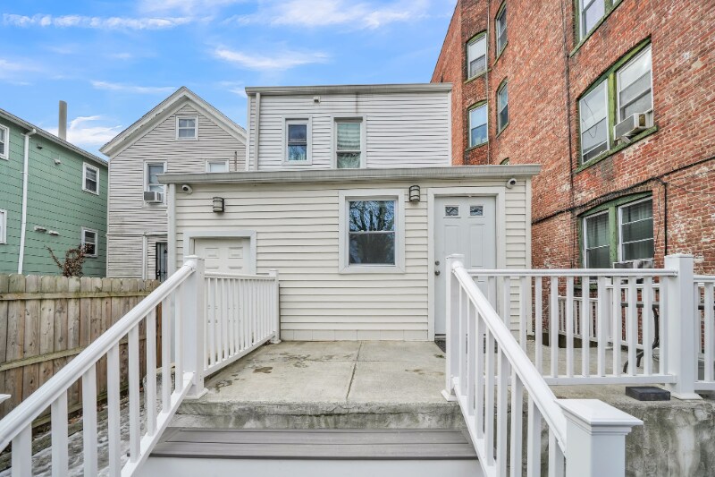 Building Photo - 84 Neptune Ave