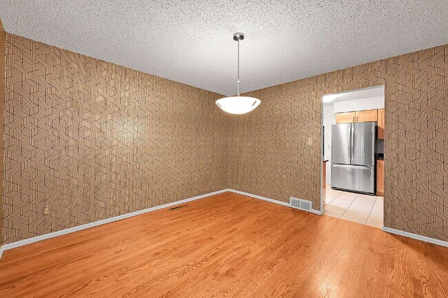 Building Photo - $2,895.00, 4 bed, 3.5 bath, located in Col...