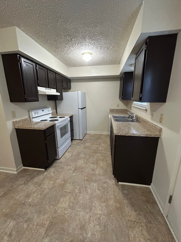 Building Photo - 105 O Roark Ave