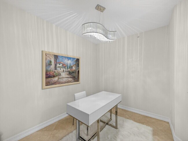 Building Photo - 701 S Olive Ave