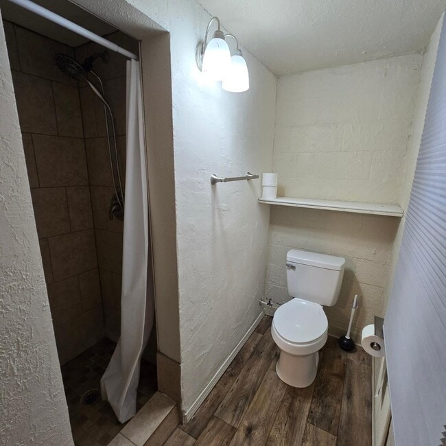 Building Photo - 541 Cardenas Dr SE