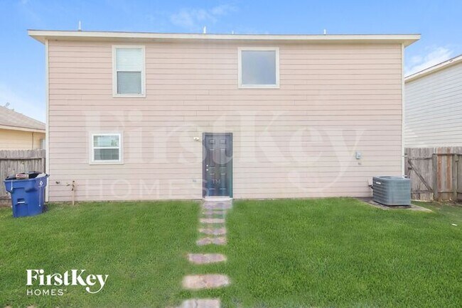 Building Photo - 2621 Marlin Dr