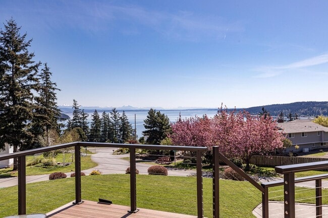 Building Photo - Stunning View Home In Oak Harbor! Availabl...