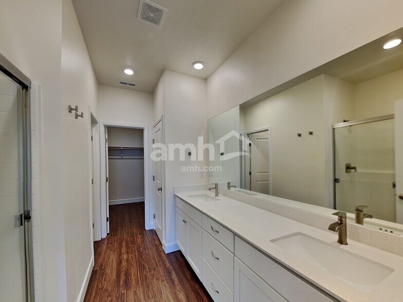 Building Photo - 5069 W White Ash Ct