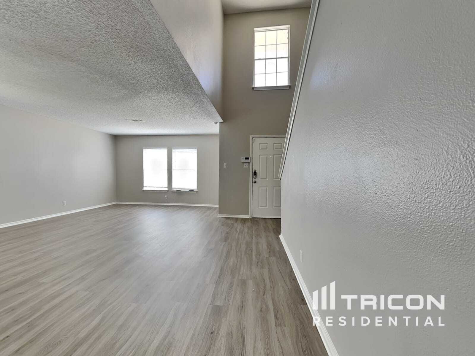 Building Photo - 931 Whispering Hollow Dr