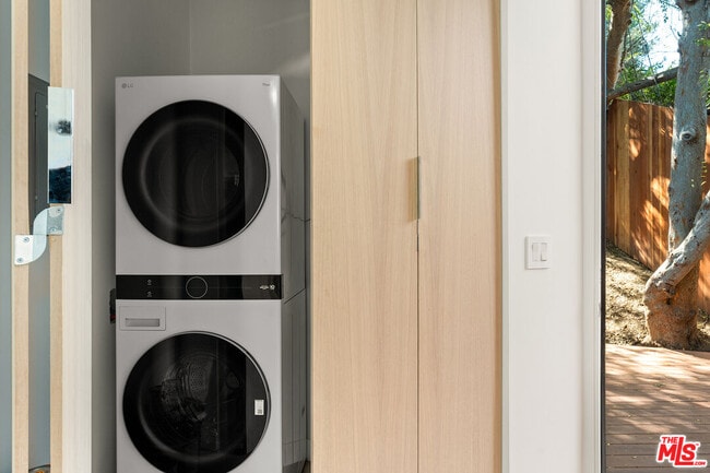 Building Photo - 3427 Bonnie Hill Dr