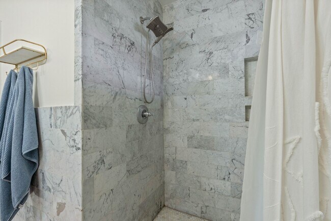 Building Photo - 1119 W 30th St