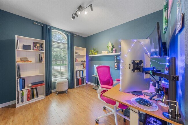 Building Photo - 301 Zebra Dr