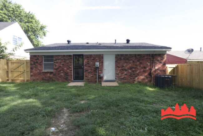 Building Photo - 493 Deerskin Dr