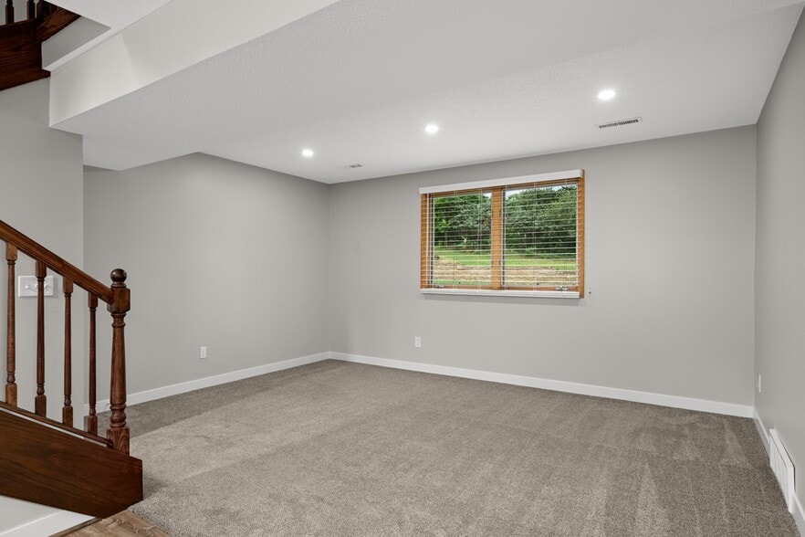 Building Photo - 1349 Easter Ln