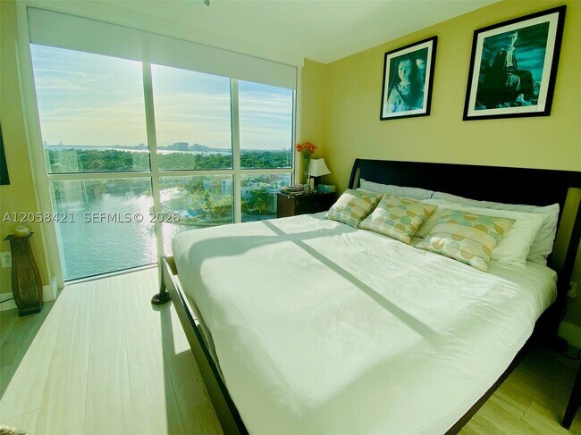 Building Photo - 5900 Collins Ave
