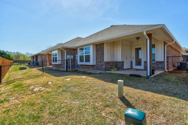 Building Photo - 8809 SW 55th St