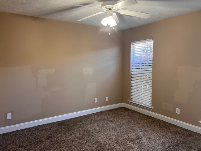 Building Photo - 911 Bryan Cir