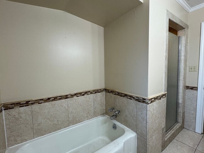 Building Photo - 1220 W Benjamin Holt Dr