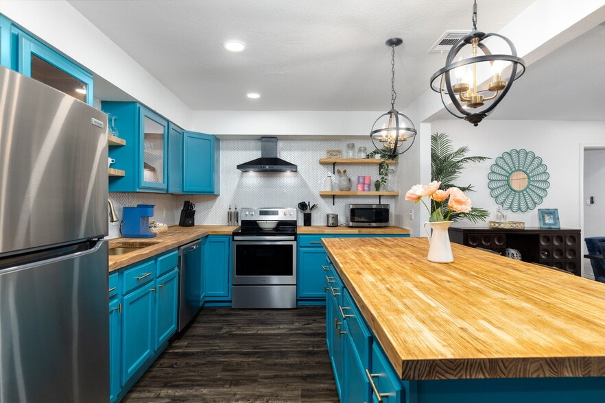 Building Photo - 142 Lake Valley St