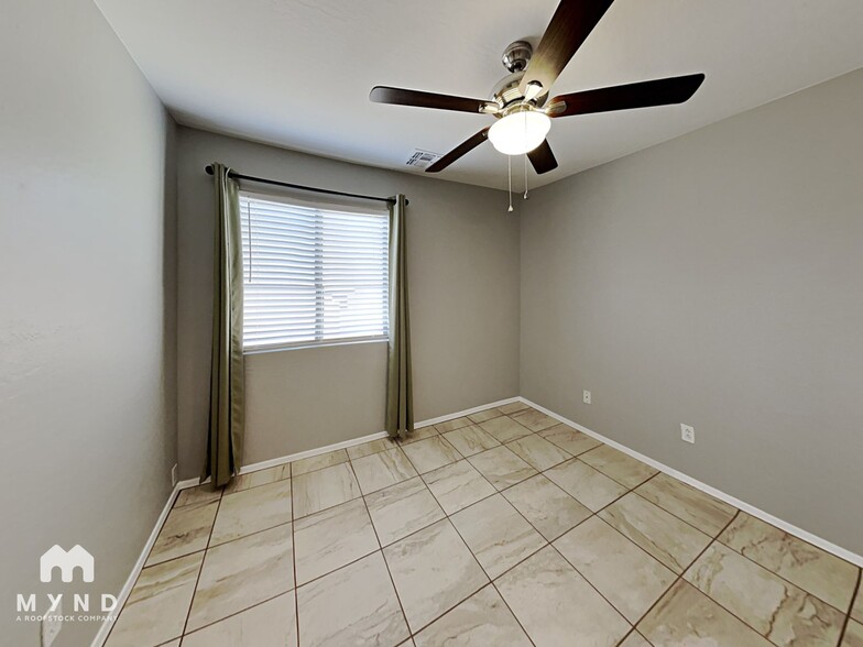 Building Photo - 2136 N Santiana Pl