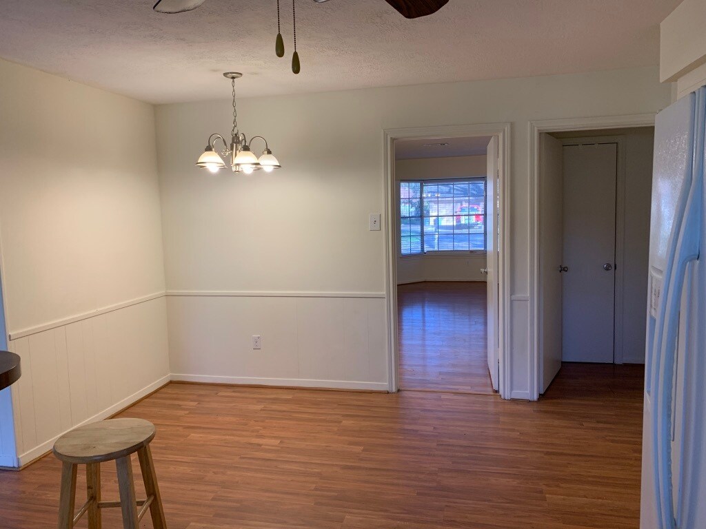 Breakfast Area - 5005 Ash Ct
