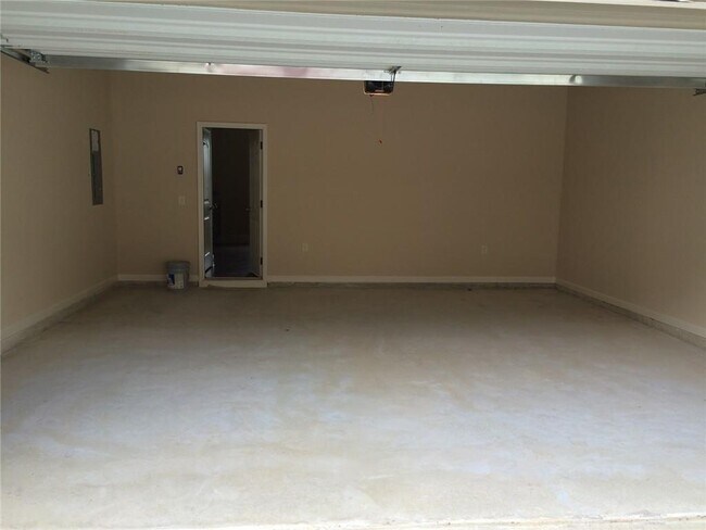 Building Photo - 736 Westmoreland Ln NE