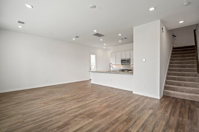 Building Photo - 613 Royal Arch Dr