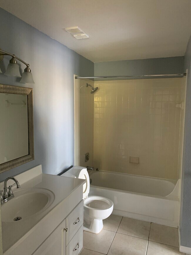 Building Photo - 1037 S Hiawassee Rd