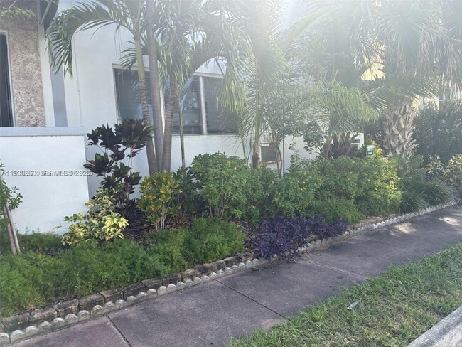 Building Photo - 2469 Flamingo Pl