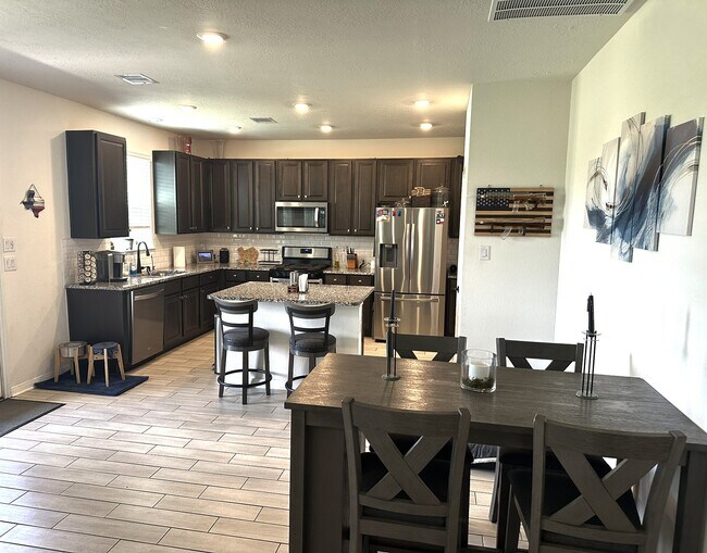 Building Photo - 5027 Hickory Deer Ln