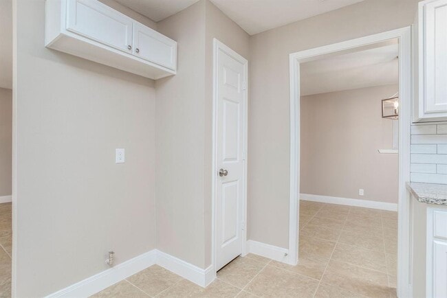 Building Photo - 24326 Pine Canyon Dr