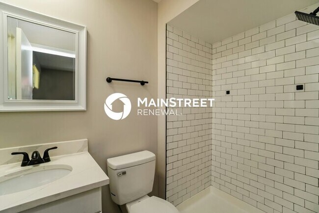 Building Photo - 3 Bedroom Pet-Friendly Home in Columbus, OH with Main Street Renewal