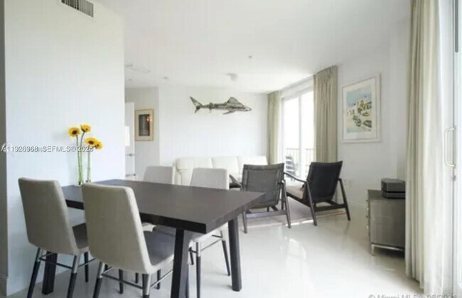 Building Photo - 2701 SW 3rd Ave