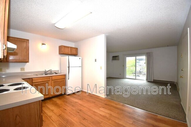 Building Photo - 809 W Villard St