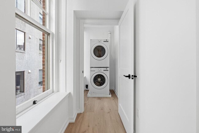 Building Photo - 203 S 13th St