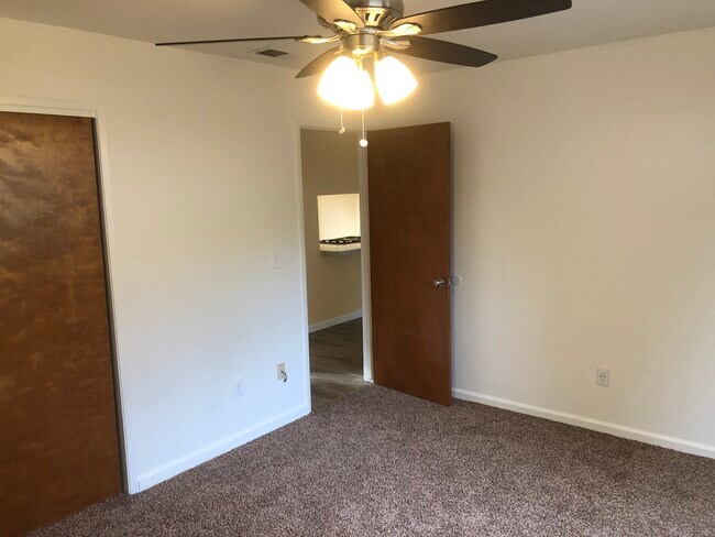 Building Photo - 1001 Sycamore St