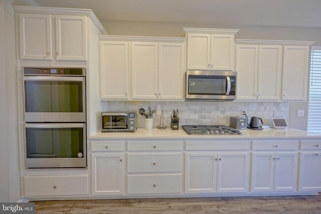 Building Photo - 65 Westmont Dr