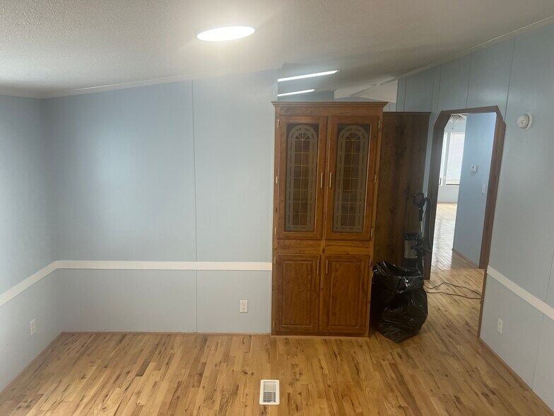 Building Photo - 2140 Hickory St