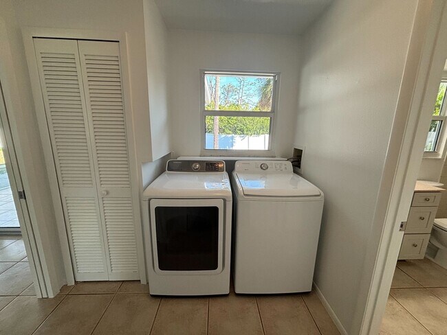 Building Photo - 6194 Seaport St