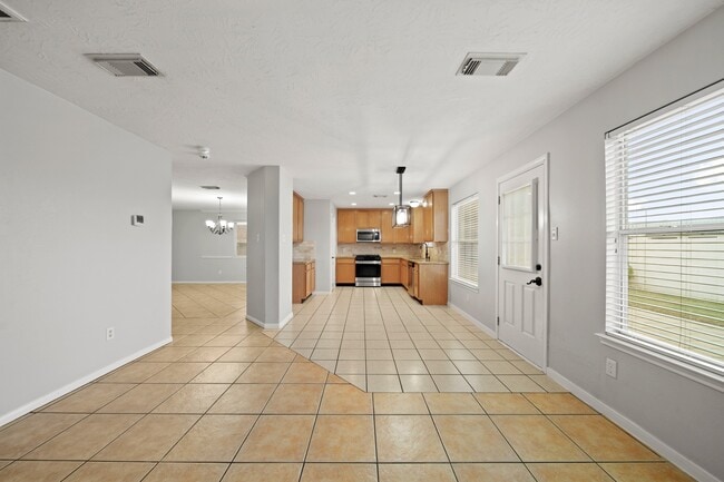 Building Photo - 18902 Sun Pass Dr